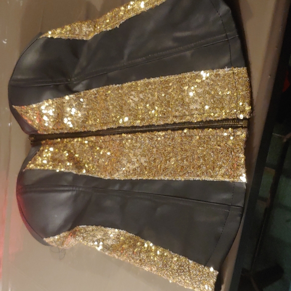 Rue21 Tops - Black/gold sequin zip up corset